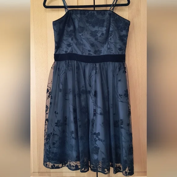 green emerald velvet dress Alex Evenings Womens Embellished Knee Length Sheath Dress Navy 8 main image 0